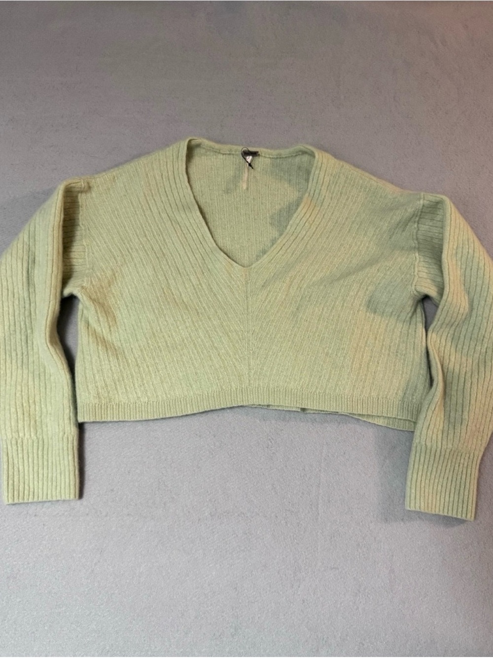 Free People Light Sage Ribbed V-Neck Cropped 100% Cashmere Sweater Size Small